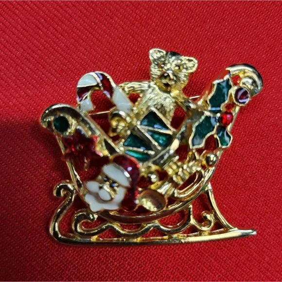 Christmas Pins/ Brooch Set of 2 Christmas Sleigh & Wreath Pin - Picture 6 of 10